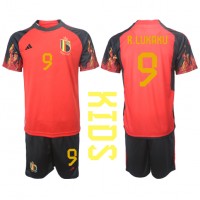 Camiseta Bélgica Romelu Lukaku #9 Primera Equipación para niños Mundial 2022 manga corta (+ pantalones cortos)